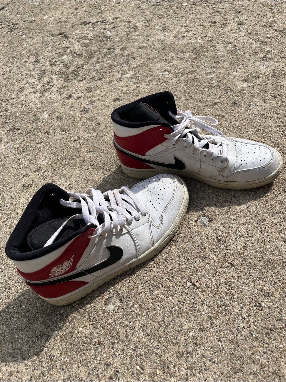Nike Mid-Top Sneakers White Black Red